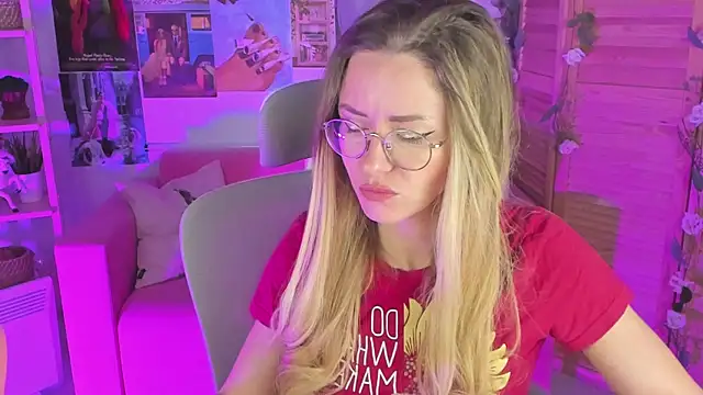 Snapshot of LadyIzabel chatting on January 28, 2025, 8:25 am LadyIzabel online show from January 28, 2025, 8:25 am