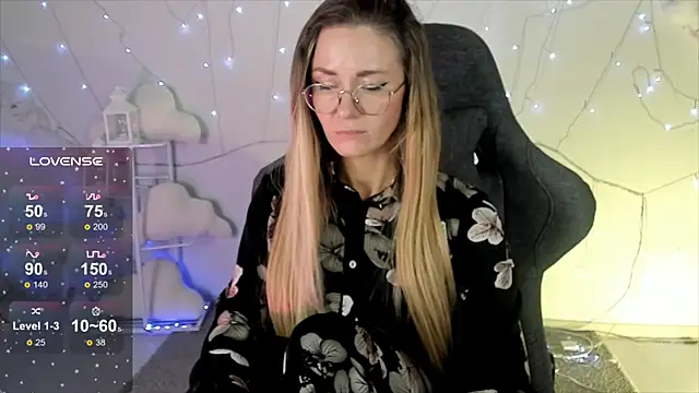 Snapshot of LadyIzabel chatting on February 3, 2025, 11:31 am LadyIzabel online show from February 3, 2025, 11:31 am