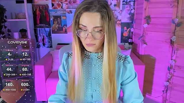 Snapshot of LadyIzabel chatting on February 8, 2025, 9:24 am LadyIzabel online show from February 8, 2025, 9:24 am