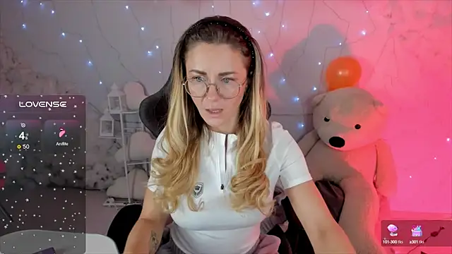 Snapshot of LadyIzabel chatting on February 15, 2025, 5:41 am LadyIzabel online show from February 15, 2025, 5:41 am