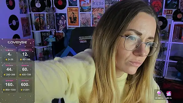 Snapshot of LadyIzabel chatting on February 17, 2025, 8:30 am LadyIzabel online show from February 17, 2025, 8:30 am