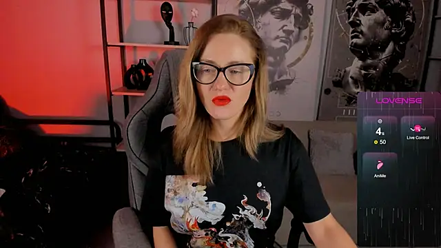 Snapshot of LadyIzabel chatting on November 3, 2025, 8:26 am LadyIzabel online show from November 3, 2025, 8:26 am