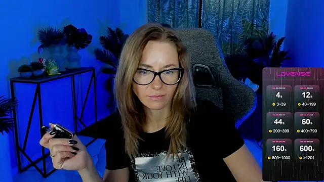 Snapshot of LadyIzabel chatting on November 6, 2025, 8:26 am LadyIzabel online show from November 6, 2025, 8:26 am