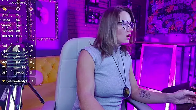 Snapshot of LadyIzabel chatting on November 13, 2025, 6:01 am LadyIzabel online show from November 13, 2025, 6:01 am