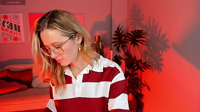 Snapshot of LadyIzabel chatting on February 13, 2026, 2:46 pm LadyIzabel online show from February 13, 2026, 2:46 pm