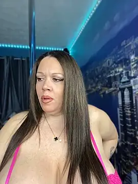 curvyfunlover online show from May 5, 2026, 9:39 am