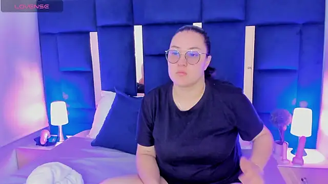 rebecaandpamela online show from December 5, 2024, 2:22 pm