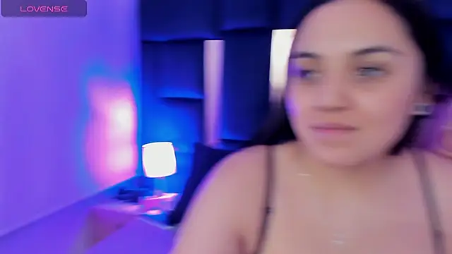 rebecaandpamela online show from December 16, 2024, 5:33 pm