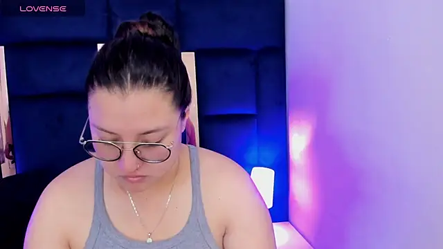 rebecaandpamela online show from December 17, 2024, 1:38 pm