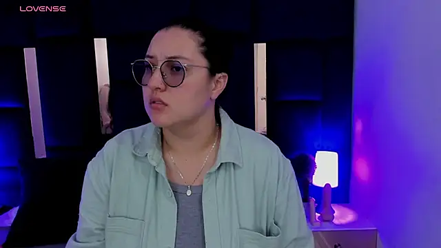 rebecaandpamela online show from December 21, 2024, 3:09 pm