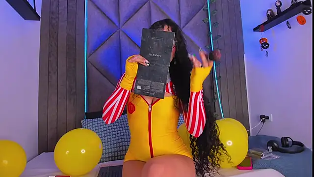 BriaConner  online show from October 31, 2025, 2:45 am