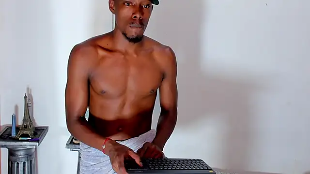 Snapshot of Darick_brown chatting on December 15, 2024, 2:48 pm Darick brown online show from December 15, 2024, 2:48 pm