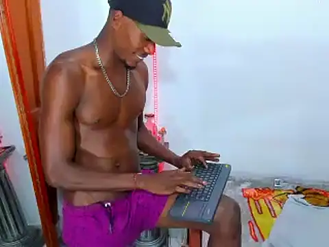 Snapshot of Darick_brown chatting on February 13, 2025, 11:58 pm Darick brown online show from February 13, 2025, 11:58 pm