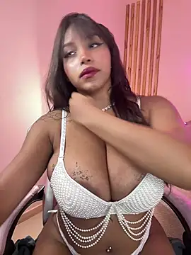 MadeleineSanez online show from April 15, 2026, 9:04 pm