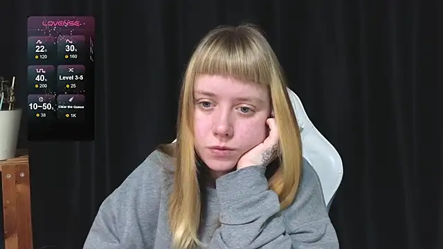 Snapshot of June_shy0 chatting on December 18, 2025, 7:47 am June shy0 online show from December 18, 2025, 7:47 am