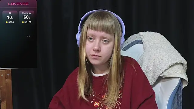 Snapshot of June_shy0 chatting on February 19, 2026, 7:04 am June shy0 online show from February 19, 2026, 7:04 am