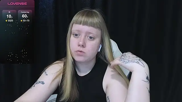 Snapshot of June_shy0 chatting on April 2, 2026, 7:39 am June shy0 online show from April 2, 2026, 7:39 am