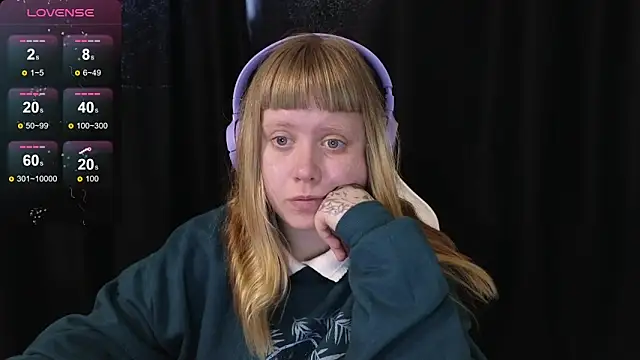 Snapshot of June_shy0 chatting on April 27, 2026, 7:28 am June shy0 online show from April 27, 2026, 7:28 am