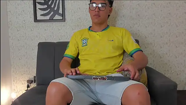 ryan carter08 online show from September 26, 2025, 3:32 am