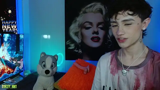 maxiy 001 online show from January 4, 2025, 5:37 am