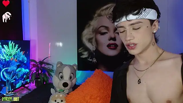 maxiy 001 online show from January 23, 2025, 4:52 am