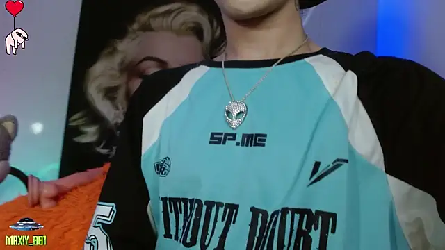 maxiy 001 online show from January 25, 2025, 3:51 am