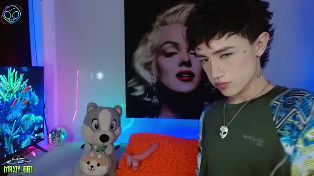 maxiy 001 online show from February 26, 2025, 4:35 pm