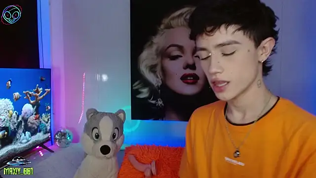 maxiy 001 online show from March 10, 2025, 5:54 am