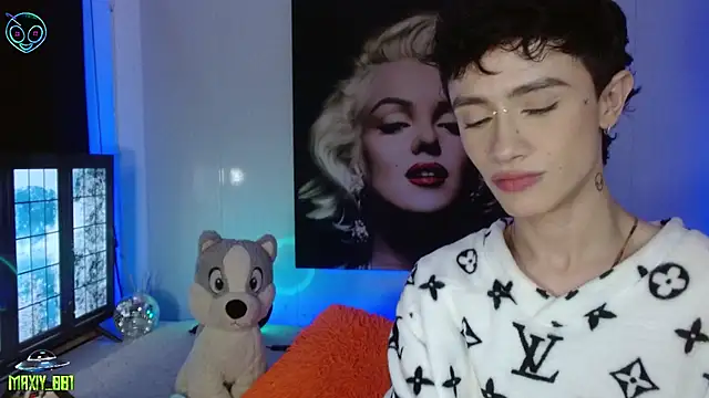 maxiy 001 online show from March 17, 2025, 4:51 am