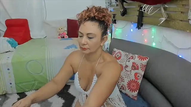 Snapshot of KeiraQuen chatting on September 28, 2025, 5:18 pm KeiraQuen online show from September 28, 2025, 5:18 pm