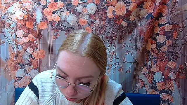 BeatriceFly online show from November 6, 2025, 12:39 pm