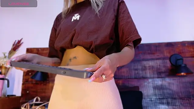 Snapshot of Celeste_sanz chatting on February 28, 2026, 10:05 am Celeste sanz online show from February 28, 2026, 10:05 am