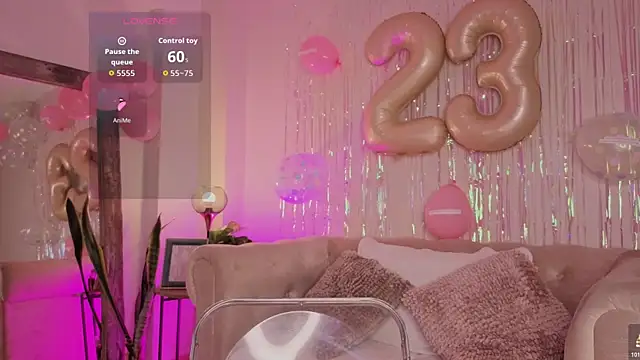 DahianaWalcott online show from October 21, 2025, 5:57 pm