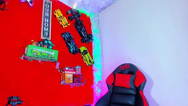 Snapshot of LilOwen_ chatting on October 21, 2025, 10:21 pm LilOwen online show from October 21, 2025, 10:21 pm