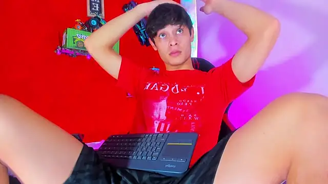 Snapshot of LilOwen_ chatting on October 25, 2025, 5:51 pm LilOwen online show from October 25, 2025, 5:51 pm