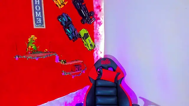 Snapshot of LilOwen_ chatting on October 31, 2025, 7:04 pm LilOwen online show from October 31, 2025, 7:04 pm