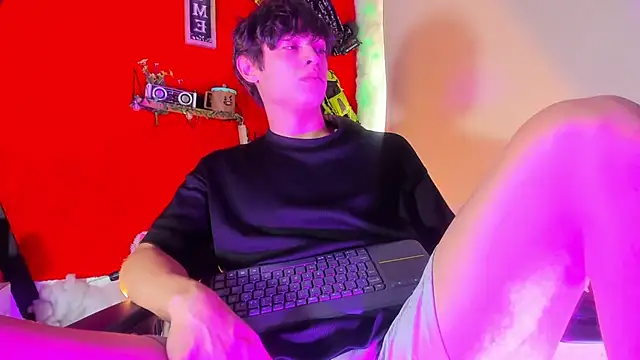 Snapshot of LilOwen_ chatting on November 23, 2025, 5:02 pm LilOwen online show from November 23, 2025, 5:02 pm