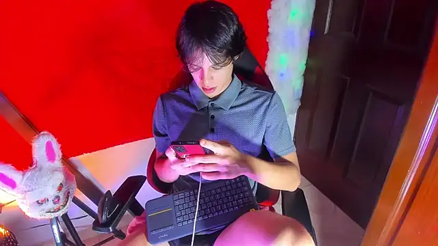 Snapshot of LilOwen_ chatting on February 2, 2026, 6:39 pm LilOwen online show from February 2, 2026, 6:39 pm