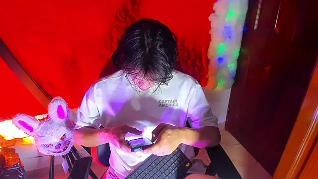 Snapshot of LilOwen_ chatting on February 7, 2026, 10:02 pm LilOwen online show from February 7, 2026, 10:02 pm