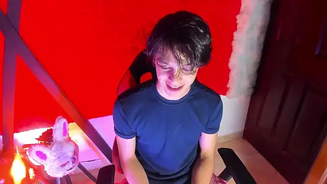 Snapshot of LilOwen_ chatting on February 16, 2026, 6:37 pm LilOwen online show from February 16, 2026, 6:37 pm