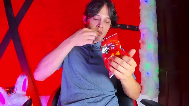 Snapshot of LilOwen_ chatting on February 23, 2026, 7:00 pm LilOwen online show from February 23, 2026, 7:00 pm