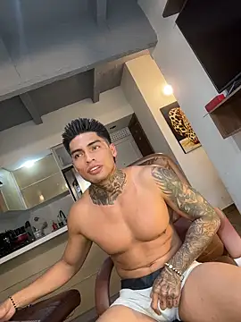 Snapshot of Dominiofit chatting on December 18, 2025, 9:32 pm Dominiofit online show from December 18, 2025, 9:32 pm