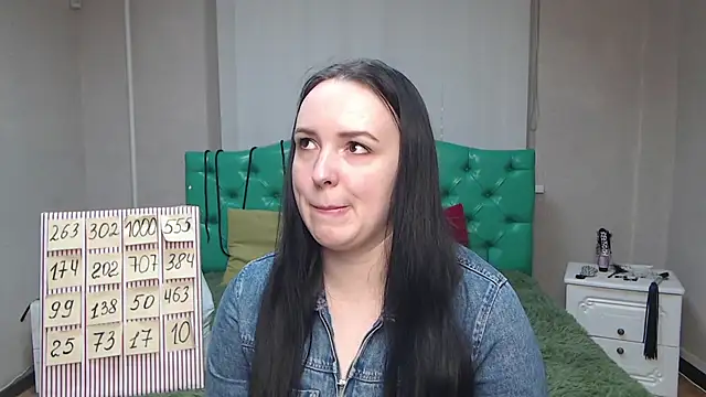 IsabelBlackberry online show from February 9, 2025, 7:05 am