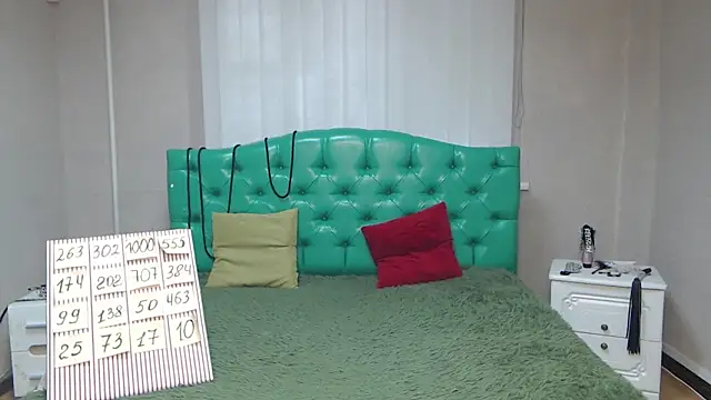 IsabelBlackberry online show from February 10, 2025, 12:08 pm