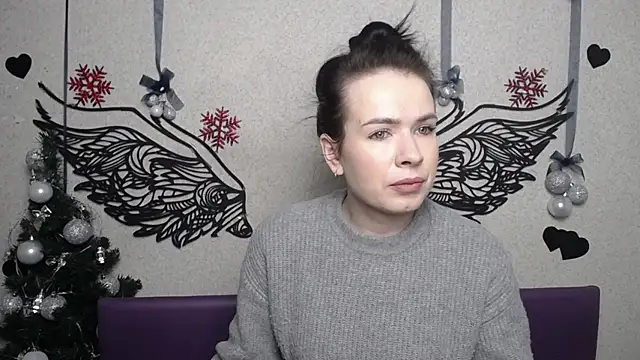 JasmineKouch online show from December 21, 2025, 6:42 am