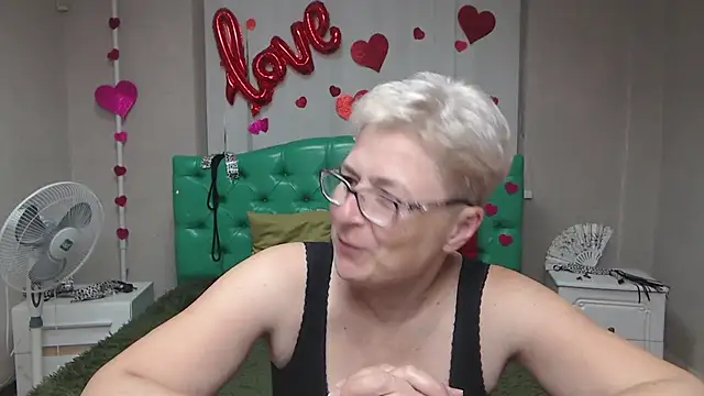 EmiliaGree online show from September 20, 2025, 5:03 pm