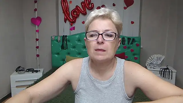 EmiliaGree online show from September 26, 2025, 5:06 pm