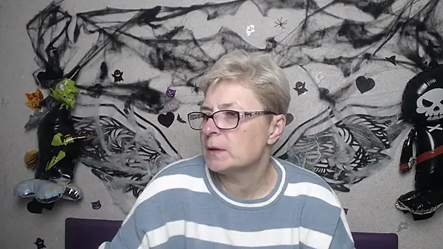 EmiliaGree online show from November 4, 2025, 6:07 pm