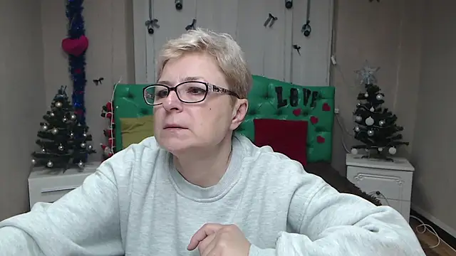 Snapshot of EmiliaGree chatting on January 11, 2026, 6:02 pm EmiliaGree online show from January 11, 2026, 6:02 pm