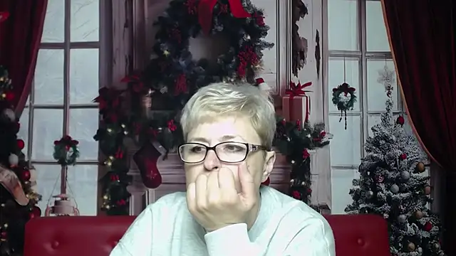 Snapshot of EmiliaGree chatting on January 12, 2026, 6:13 pm EmiliaGree online show from January 12, 2026, 6:13 pm